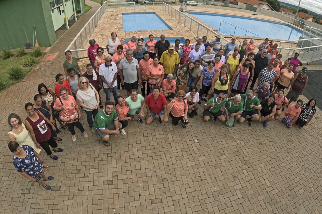 Encontro de idosos no Centro de Convivência de Leópolis