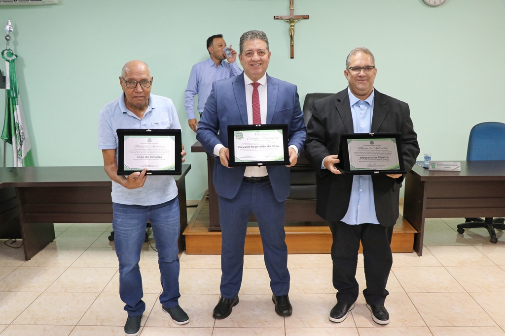 Sessão Solene reconhece Destaques da comunidade em Leópolis-PR